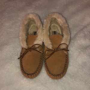 Minnetonka Furry slippers
